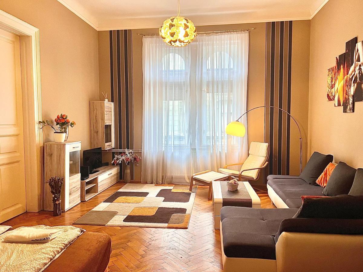 A54: Charming Apartment In The Ruin Bar District Budapest Luaran gambar